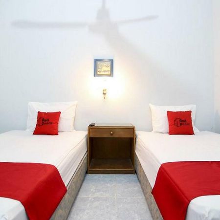 Отель Reddoorz Syariah At Jalan Menteri Supeno Джокьякарта Экстерьер фото