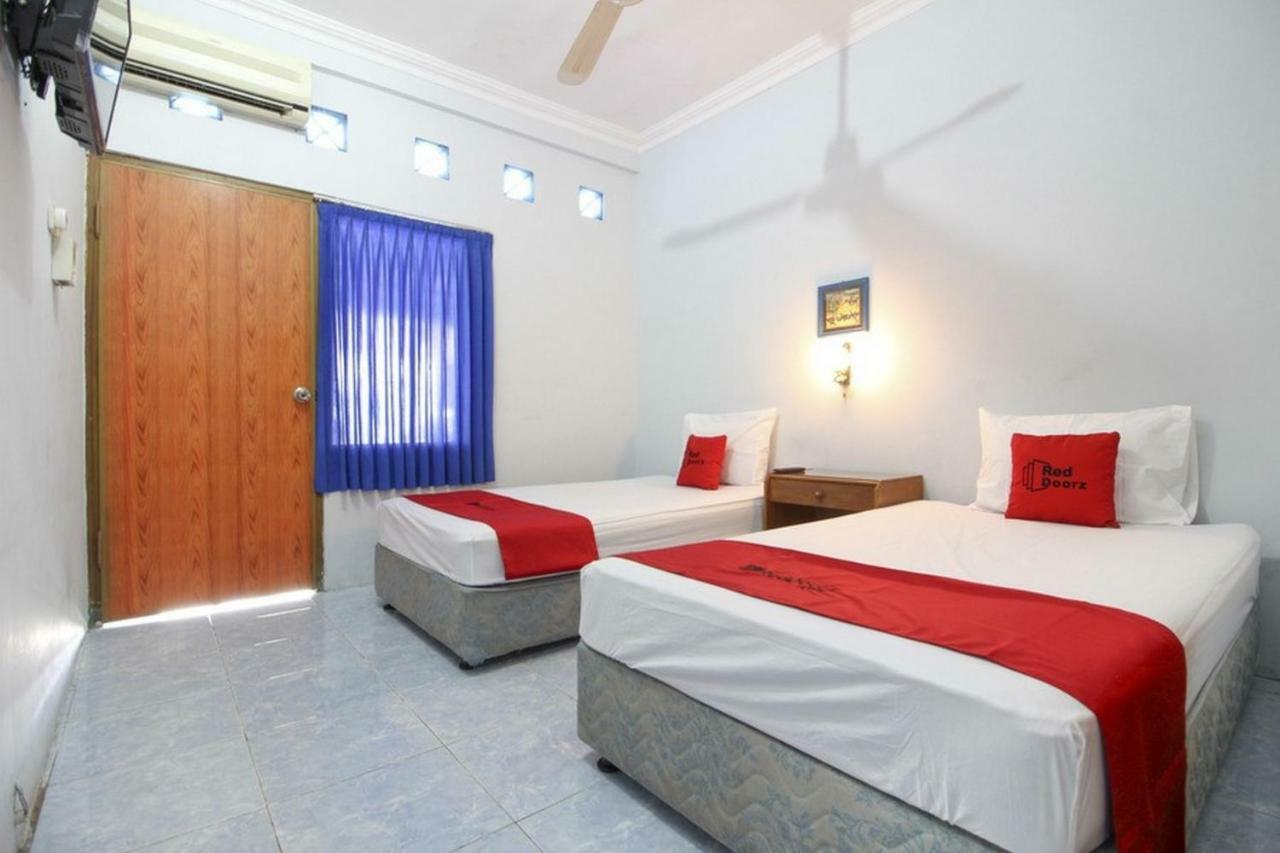Отель Reddoorz Syariah At Jalan Menteri Supeno Джокьякарта Экстерьер фото