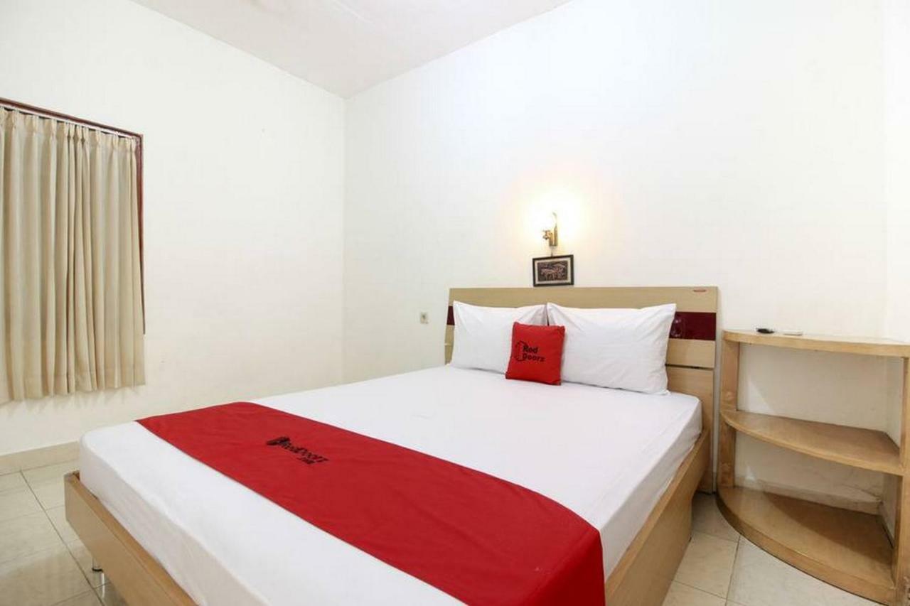 Отель Reddoorz Syariah At Jalan Menteri Supeno Джокьякарта Экстерьер фото