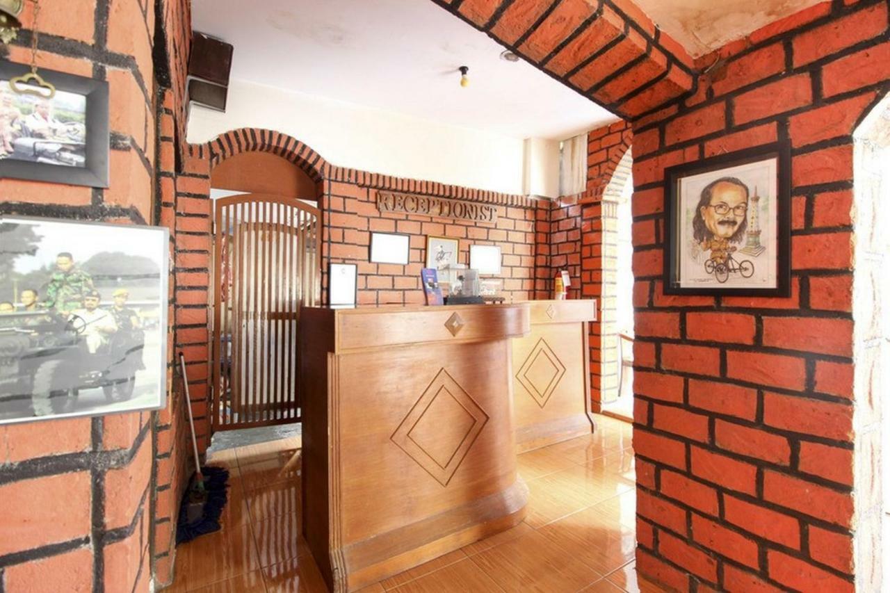 Отель Reddoorz Syariah At Jalan Menteri Supeno Джокьякарта Экстерьер фото