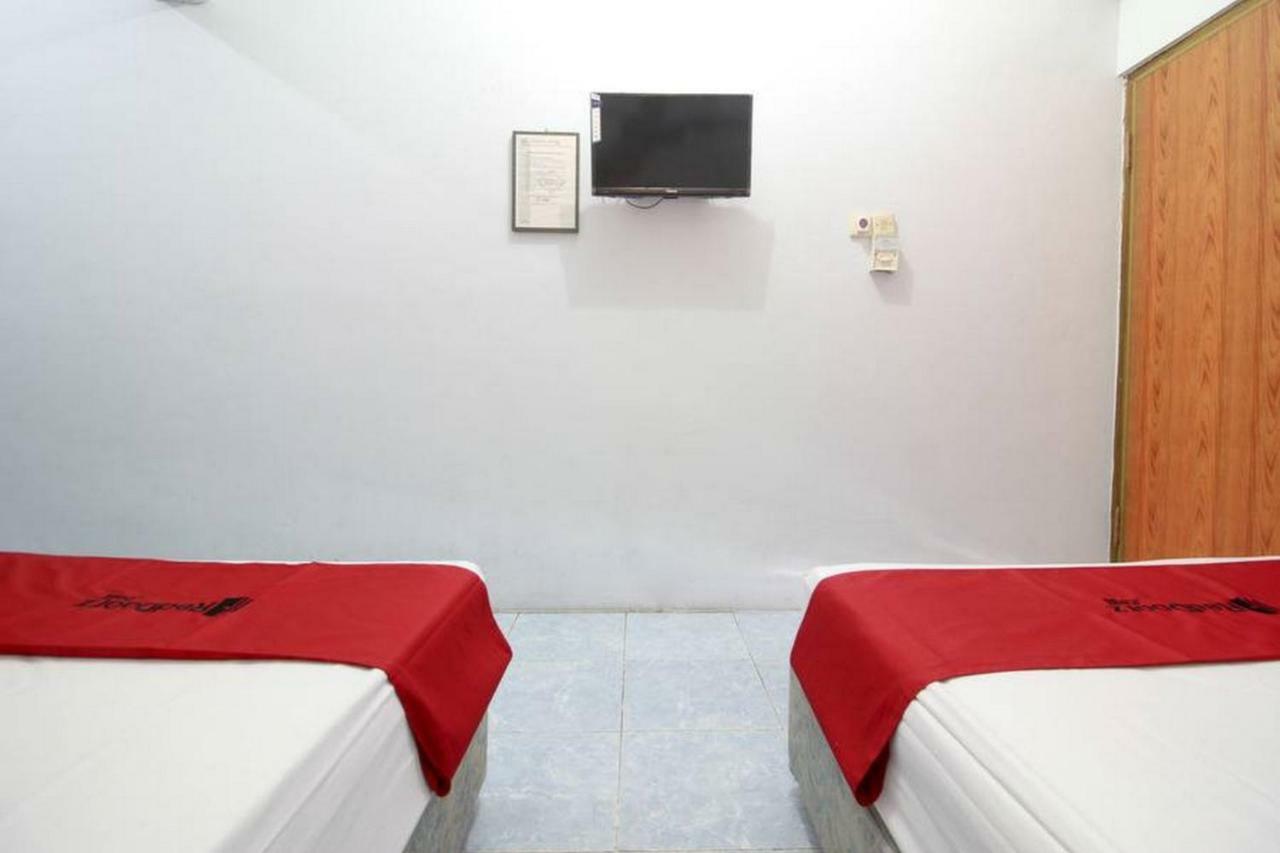 Отель Reddoorz Syariah At Jalan Menteri Supeno Джокьякарта Экстерьер фото