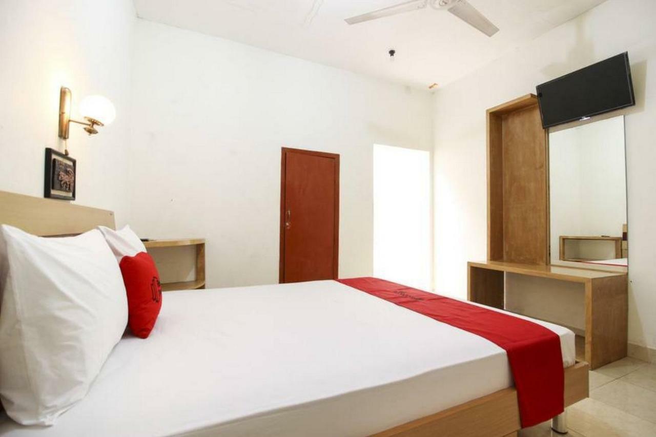 Отель Reddoorz Syariah At Jalan Menteri Supeno Джокьякарта Экстерьер фото