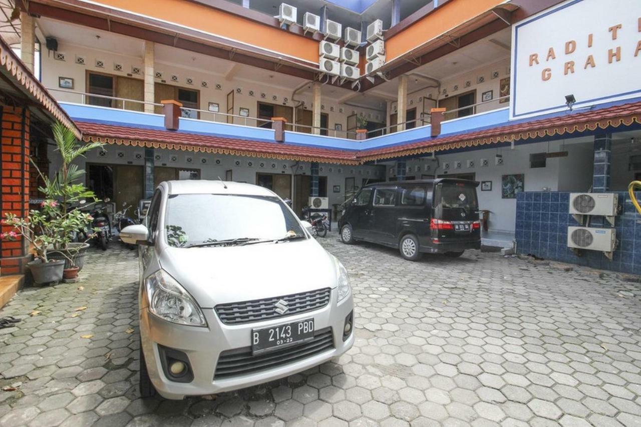Отель Reddoorz Syariah At Jalan Menteri Supeno Джокьякарта Экстерьер фото