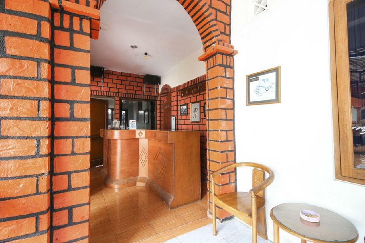 Отель Reddoorz Syariah At Jalan Menteri Supeno Джокьякарта Экстерьер фото