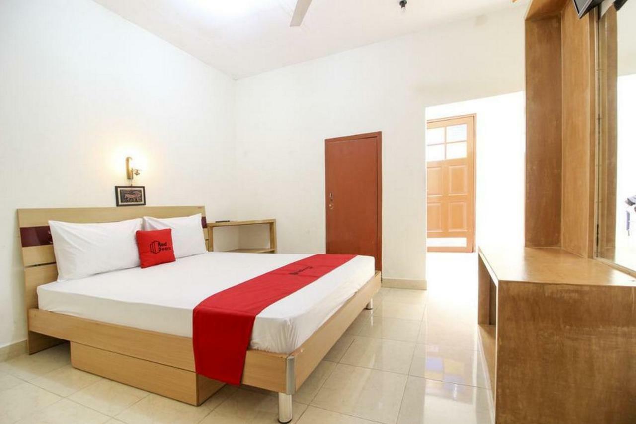 Отель Reddoorz Syariah At Jalan Menteri Supeno Джокьякарта Экстерьер фото