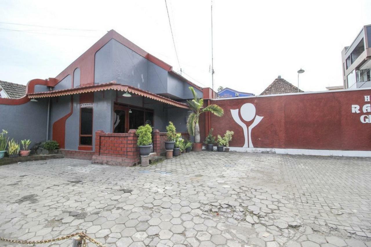 Отель Reddoorz Syariah At Jalan Menteri Supeno Джокьякарта Экстерьер фото